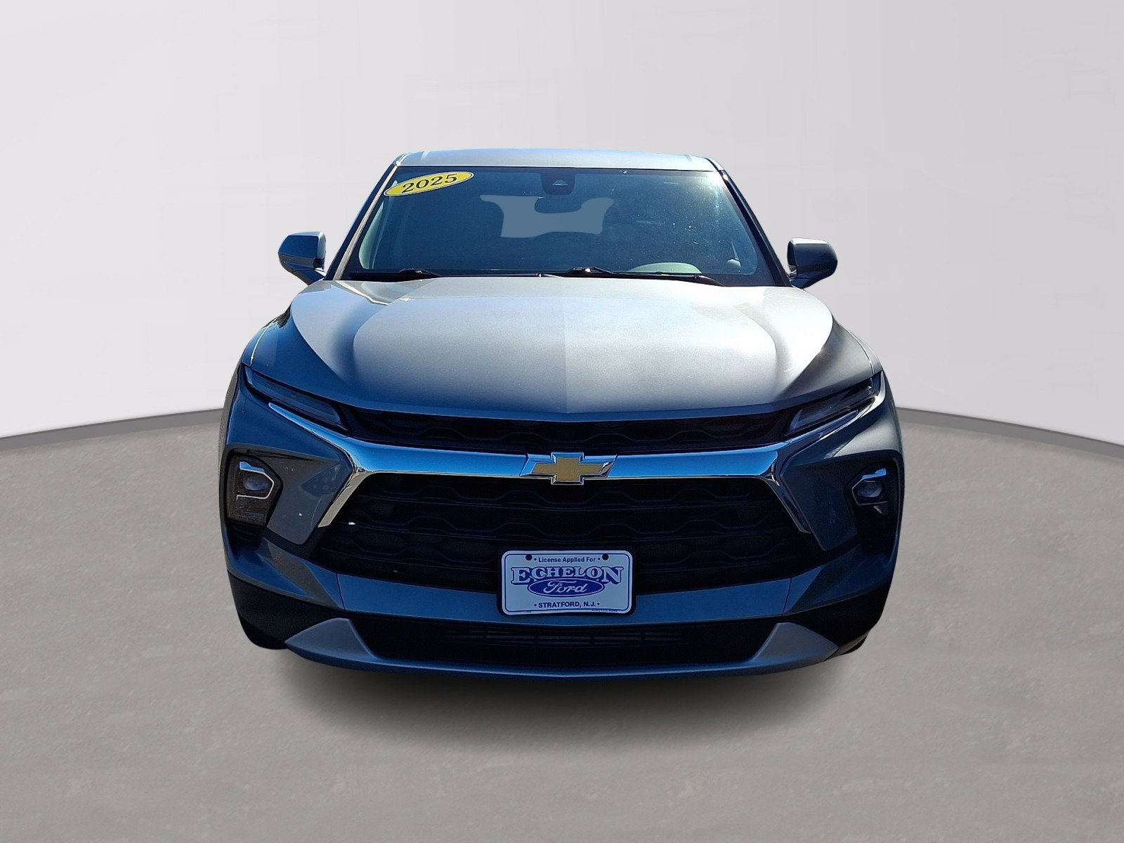 Used 2025 Chevrolet Blazer LT FWD image 2