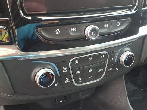 Used 2023 Chevrolet Traverse LT image 10