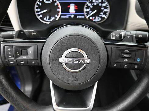 Used 2023 Nissan Rogue SV FWD image 9