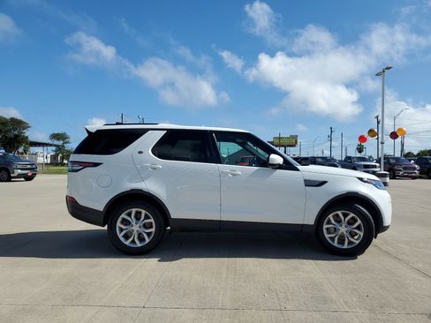 Used 2020 Land Rover Discovery SE image 4