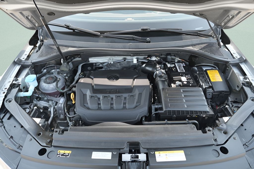 Used 2023 Volkswagen Tiguan SE w/ Panoramic Sunroof Package FWD image 21