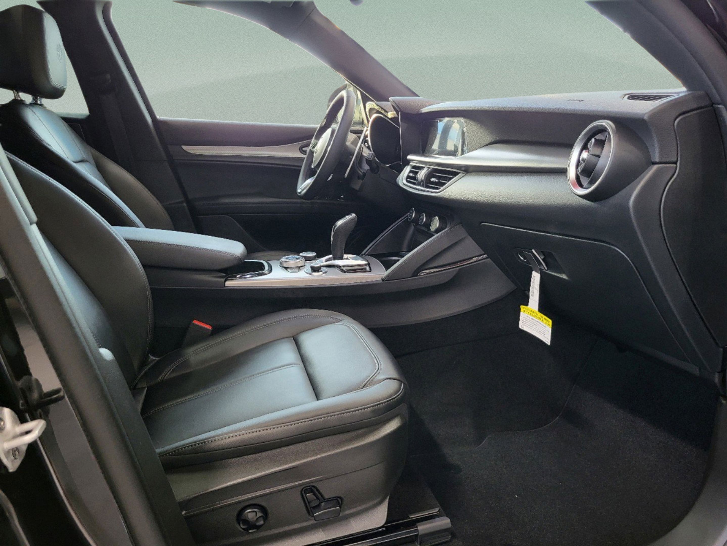 New 2025 Alfa Romeo Stelvio Sprint AWD/4WD image 19
