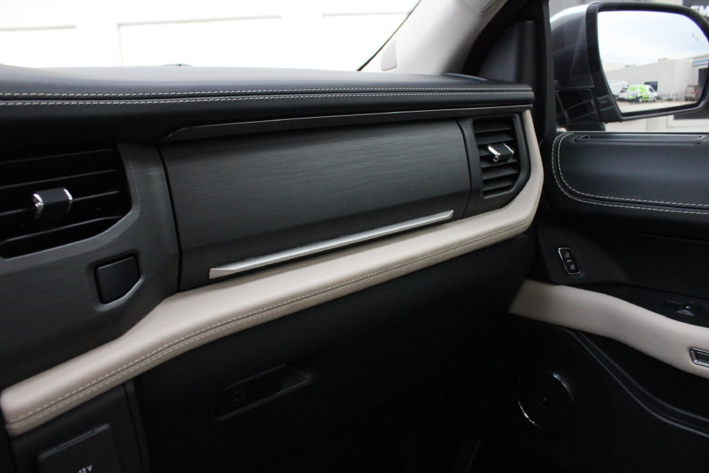 Used 2024 Ford Expedition Max Platinum AWD/4WD image 20