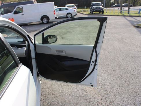 Used 2023 Toyota Corolla LE FWD image 16