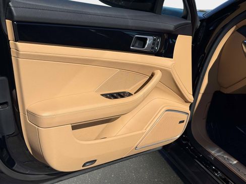 Used 2022 Porsche Panamera 4 image 36