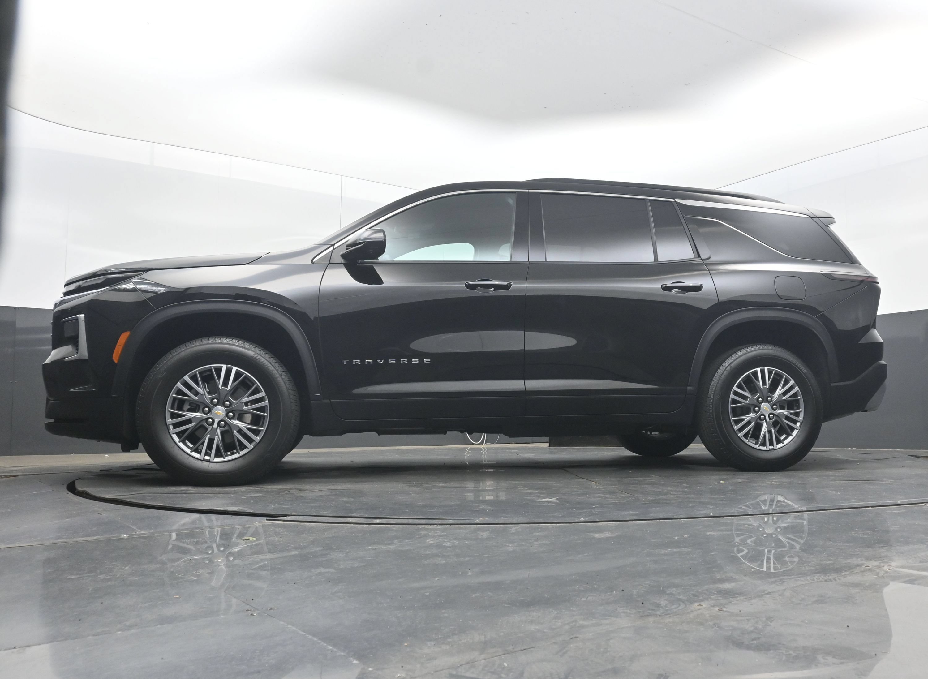 Used 2026 Chevrolet Traverse LT w/ Driver Confidence Package FWD image 27