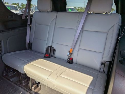 Used 2022 Chevrolet Suburban LT w/ LT Signature Package AWD/4WD image 32