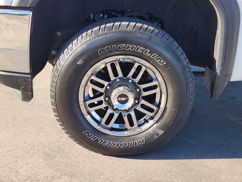 Used 2022 GMC Sierra 2500 SLE w/ SLE Convenience Package image 16