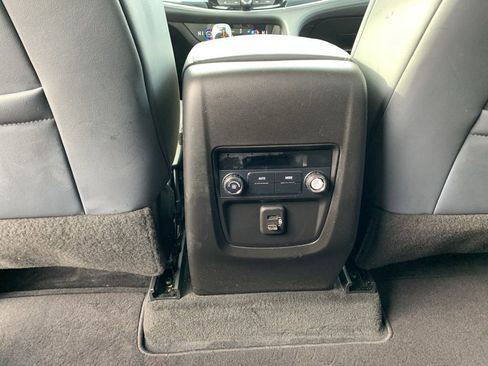 Used 2020 Buick Enclave Essence image 14