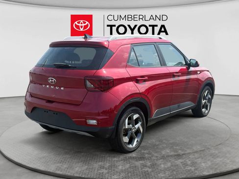 Used 2022 Hyundai Venue Limited FWD image 5