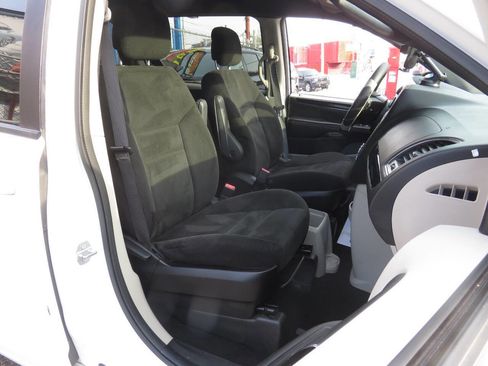 Used 2015 Dodge Grand Caravan SE image 11