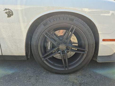 Used 2018 Dodge Challenger SRT Hellcat RWD image 5