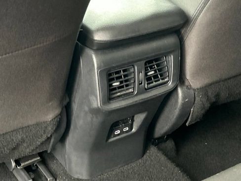 Used 2025 Toyota RAV4 XLE AWD/4WD image 38