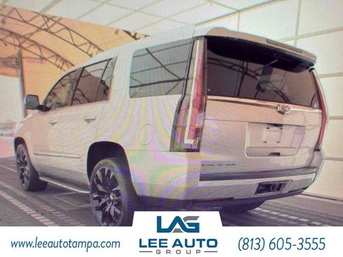 Used 2020 Cadillac Escalade Luxury RWD image 2