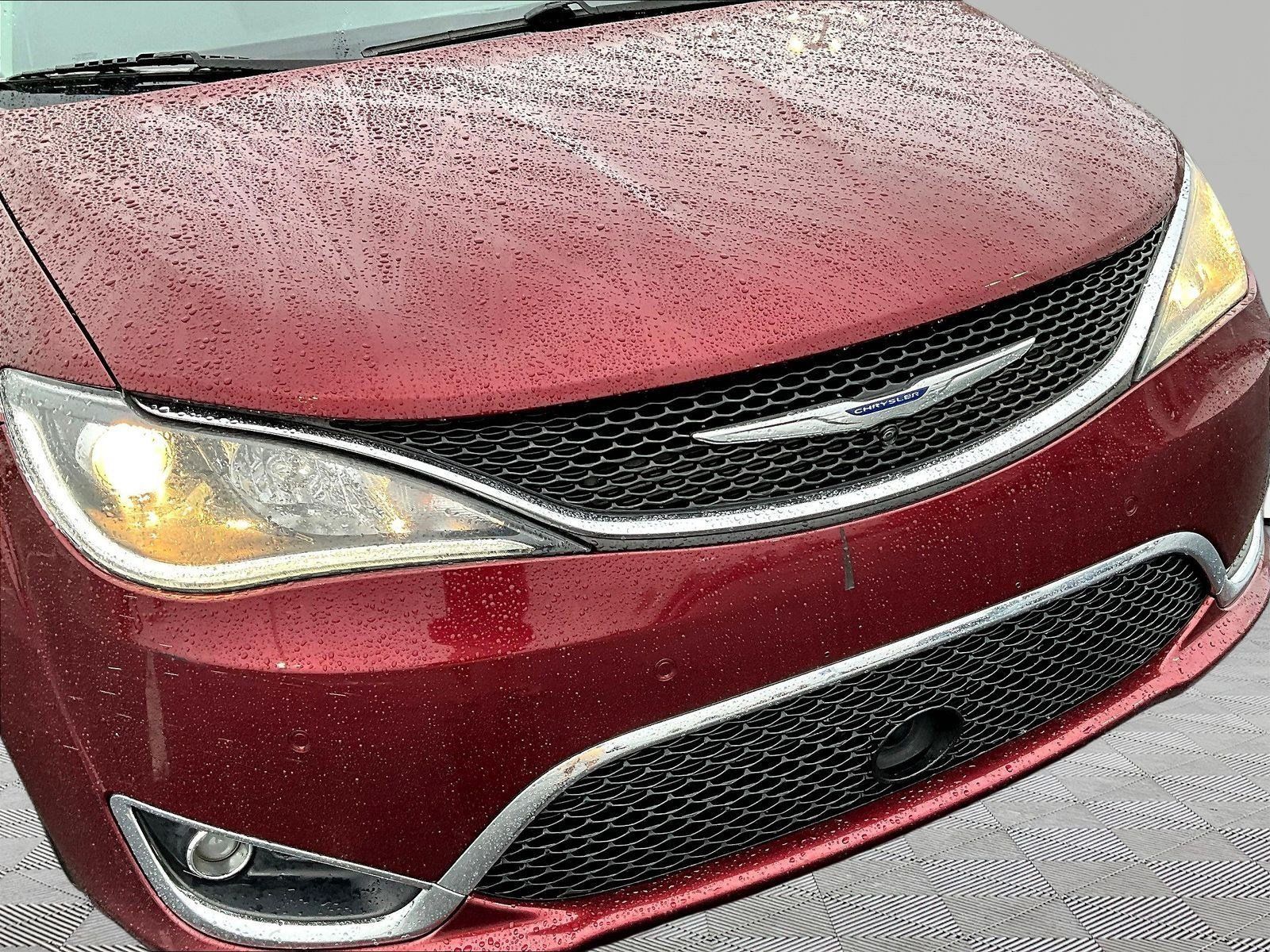 Used 2019 Chrysler Pacifica Touring Plus w/ Advanced Safetytec Group FWD image 31