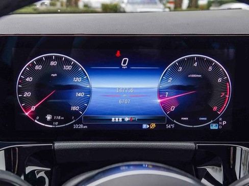 Used 2025 Mercedes-Benz GLA 250 image 24