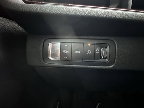 Used 2025 Chevrolet Traverse RS image 18