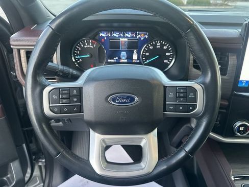 Used 2024 Ford Expedition Limited image 13