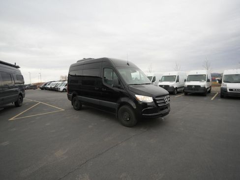 Used 2024 Mercedes-Benz Sprinter 2500 image 3