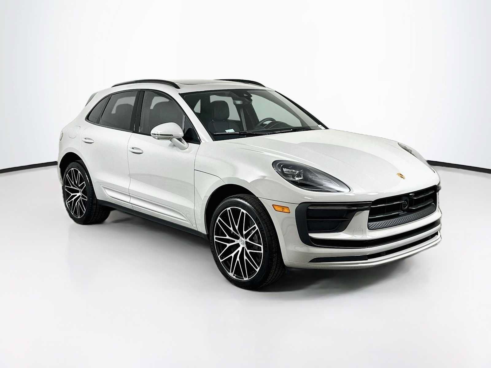 Certified 2025 Porsche Macan AWD/4WD image 7