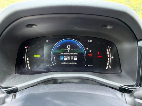 Used 2025 Toyota Camry SE w/ Convenience Package FWD image 9