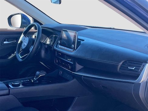 Used 2023 Nissan Rogue SV image 28