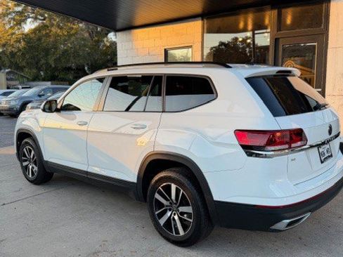 Used 2022 Volkswagen Atlas SE image 2