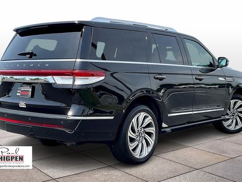 Used 2022 Lincoln Navigator Reserve image 13