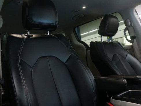 Used 2024 Chrysler Pacifica Touring-L image 54