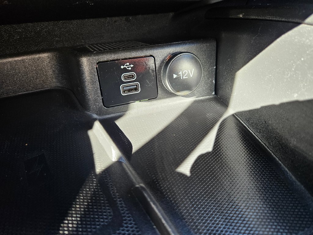 Used 2025 Ford Escape SE w/ PHEV Premium Package FWD image 29