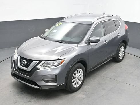 Used 2017 Nissan Rogue SV w/ SV Premium Package AWD/4WD image 25