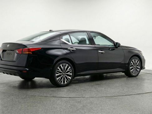 Used 2025 Nissan Altima 2.5 SV image 9