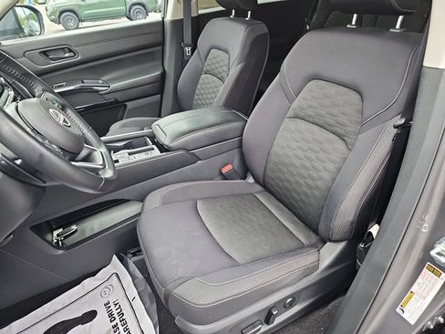 Used 2024 Nissan Pathfinder SV FWD image 22