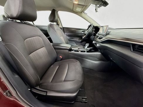 Used 2024 Nissan Altima 2.5 SV FWD image 30