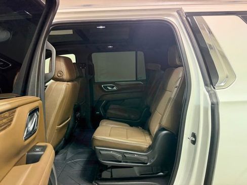 Used 2024 Chevrolet Suburban High Country image 25