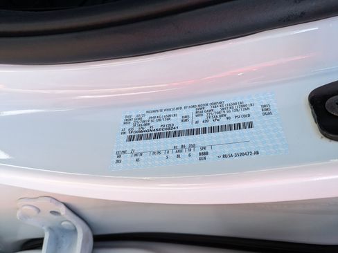 New 2025 Ford F450 XL w/ XL Chrome Package image 35