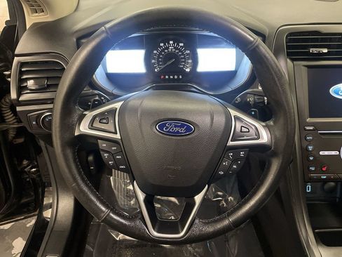 Used 2017 Ford Fusion Titanium AWD/4WD image 5