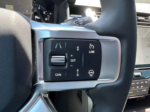 Certified 2025 Land Rover Discovery S AWD/4WD image 24