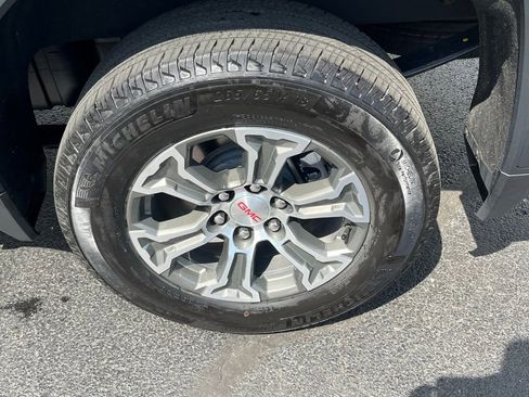 Used 2025 GMC Sierra 1500 SLT image 5