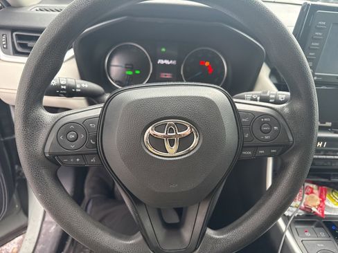 Used 2021 Toyota RAV4 XLE w/ Convenience Package image 11