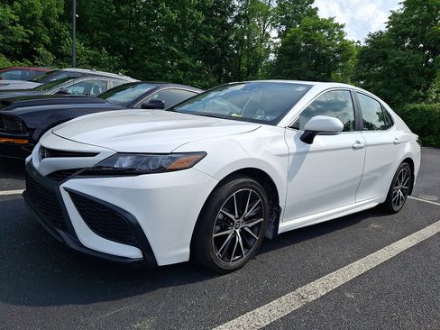 Used 2023 Toyota Camry SE w/ Cold Weather Package FWD image 2