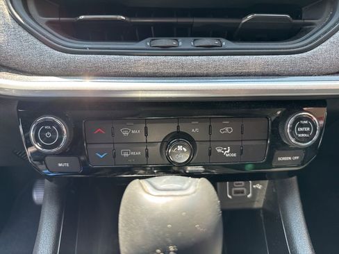 Used 2022 Jeep Compass Latitude image 37