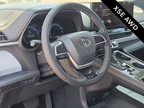 Used 2025 Toyota Sienna XSE AWD/4WD image 10