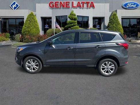 Used 2019 Ford Escape SE image 3