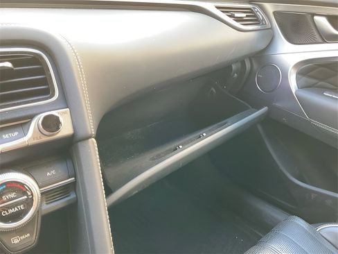 Used 2020 Genesis G70 2.0T w/ Prestige Package image 28