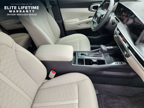 Certified 2026 Kia Sorento S w/ S Panoramic Sunroof Package FWD image 11