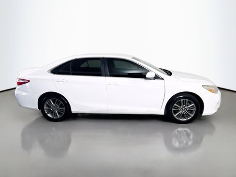 Used 2017 Toyota Camry SE image 11