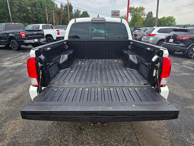Used 2016 Toyota Tacoma SR AWD/4WD image 9
