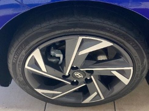 Used 2025 Hyundai Elantra Sport FWD image 22