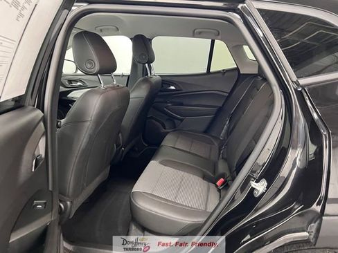 Used 2025 Chevrolet Trax LT image 32